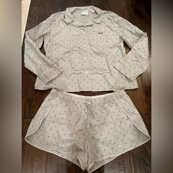 Figs Pajamas Set Grey Heartbeats Long Sleeve and Shorts size Large - Picture 2 of 15